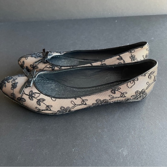 MARC JACOBS | Nude Flats with Floral Lace Overlay - Picture 5 of 13